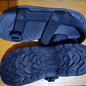 NWT Old Navy Track water sandals